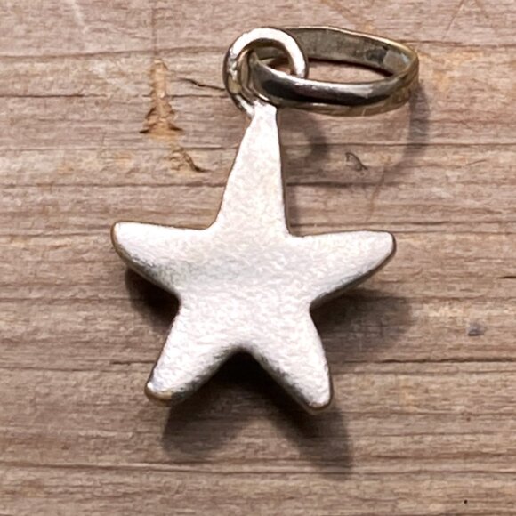 COPY - Links of London sterling starfish pendant or charm - Picture 2 of 5